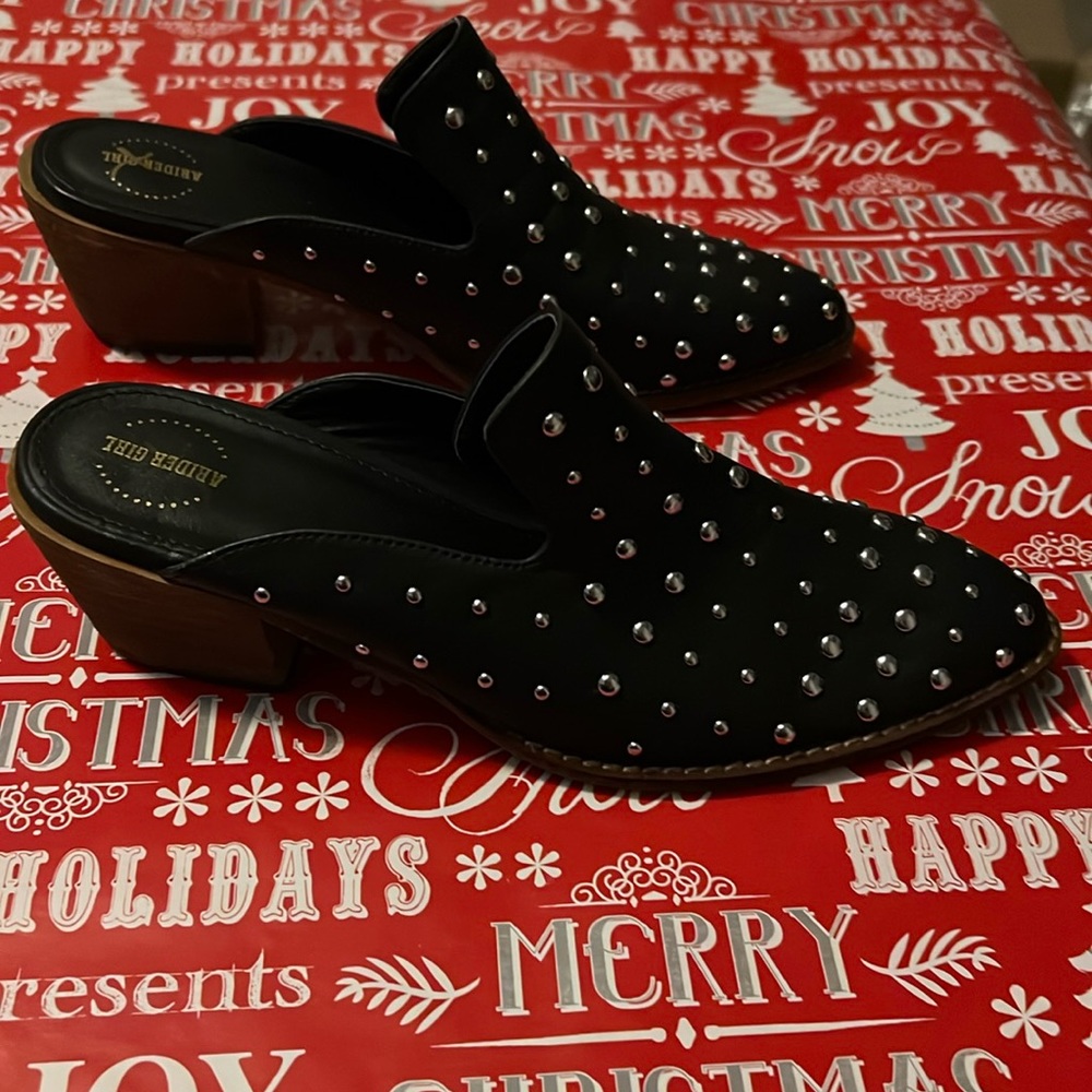 NEW Women’s Shoes 8 1/2